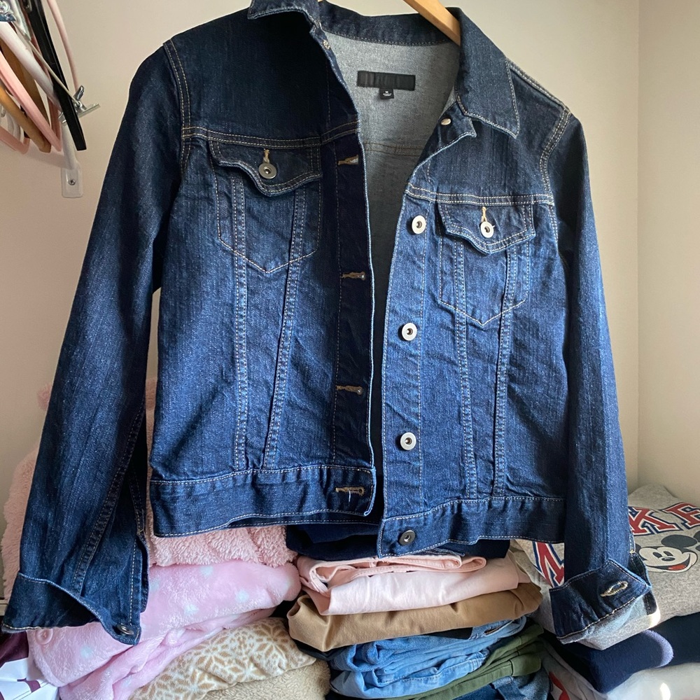 Cropped jean jacket💙